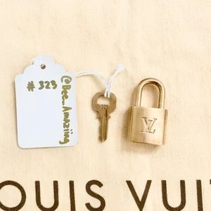 ❤️Louis Vuitton Lock and Key #323